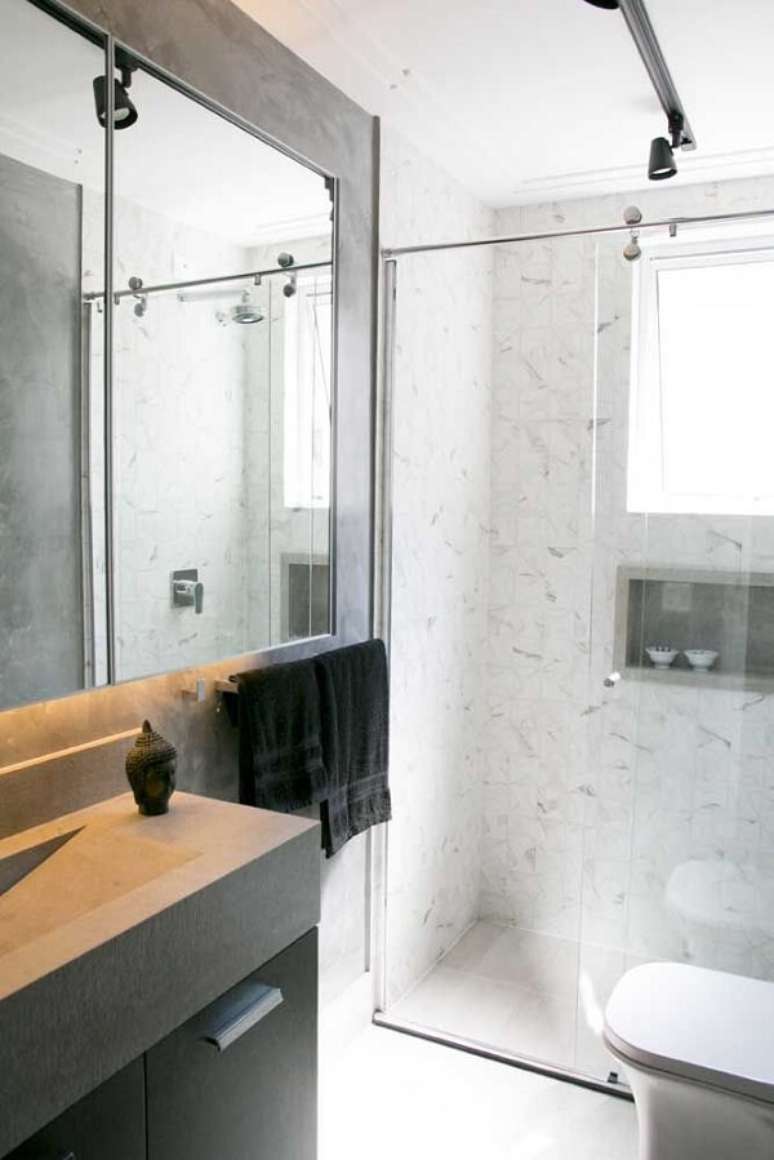 12. Spot de luz para ilumina&ccedil;&atilde;o pontual na &aacute;rea do banheiro. Fonte: Pinterest