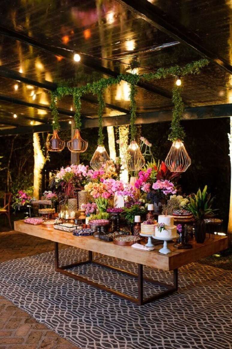 33. A festa casamento no campo tamb&eacute;m pode ganhar um decora&ccedil;&atilde;o com itens modernos &ndash; Foto: Aceito Sim