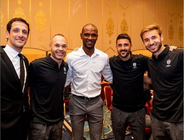 Abidal, no centro da imagem, esteve no Morumbi como olheiro do Barcelona (Foto: Reprodução/Instagram)