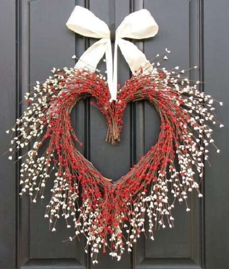 5. Guirlanda de natal feita em formato de coração. Fonte: Casa e Festa