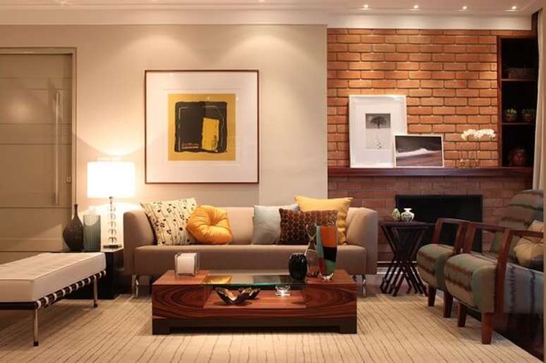 10. Spot de luz ilumina os objetos decorativos do ambiente. Fonte: Carro de Mola