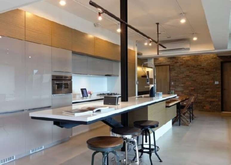 51. Cozinha americana com Spot de luz trilho em tom preto. Fonte: Dr. Luz