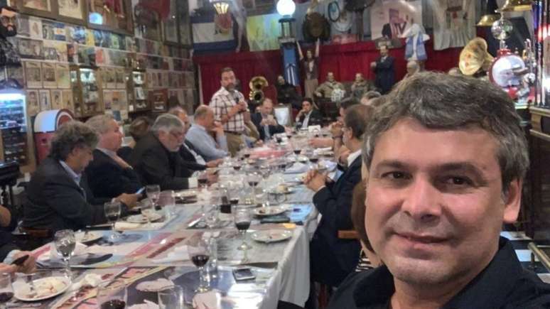 Lindbergh Farias compartilhou nas suas redes sociais fotos de ida à Argentina, viagem feita por outros políticos de esquerda