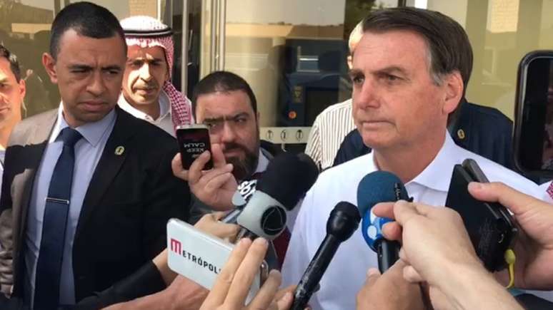 Bolsonaro concede entrevista a jornalistas na Arábia Saudita