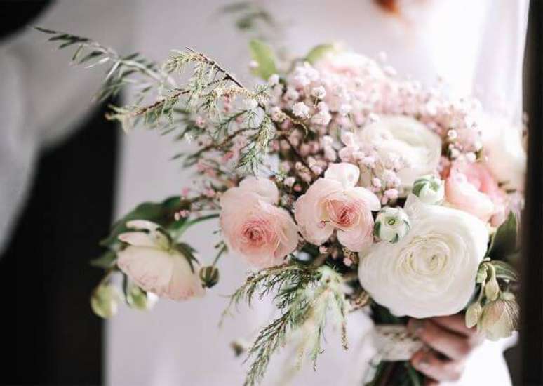 13. Buquê de noiva com as flores para casamento lisianthus – Por: Zank You