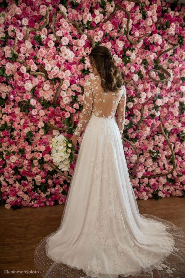 40. Painel de flores para casamento em tons de rosa – Por: Lenine Serjo Foto
