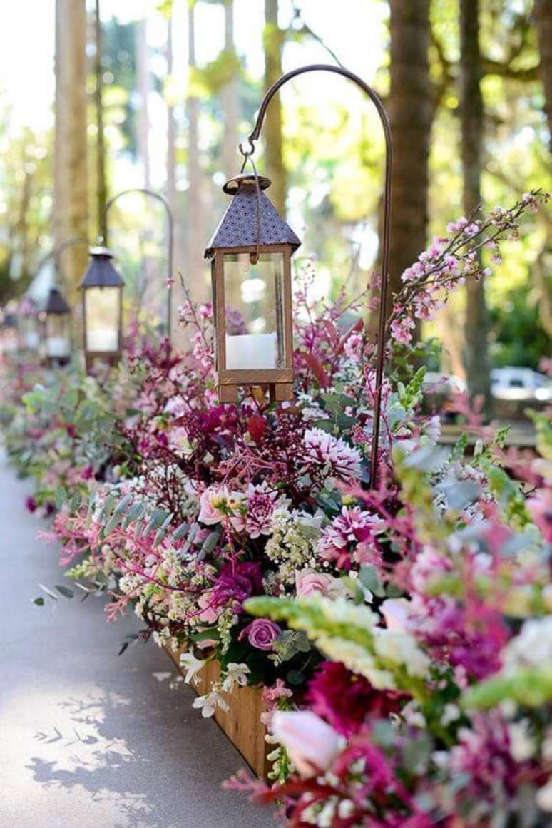 33. Flores para casamento rústico em marsala – Por: Pinterest
