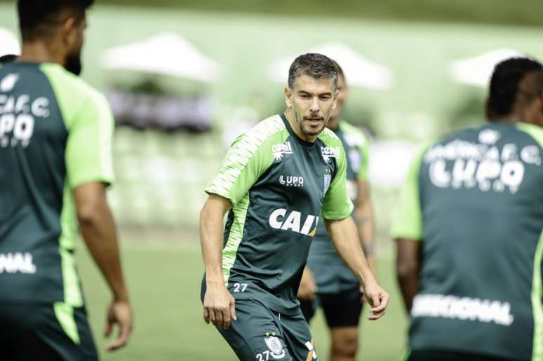 Leandro Donizete deve retornar ao Santos nesta sexta-feira (Divulgação)