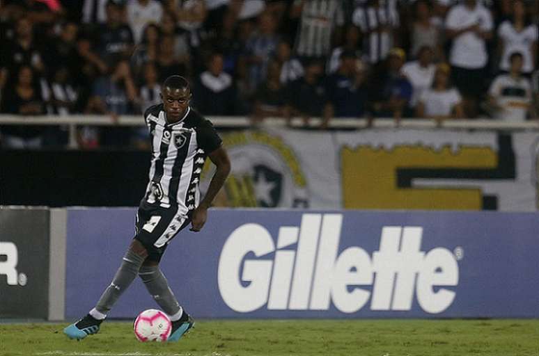 Zagueiro se lesionou na vitória sobre o CSA (Foto: Vítor Silva/Botafogo)