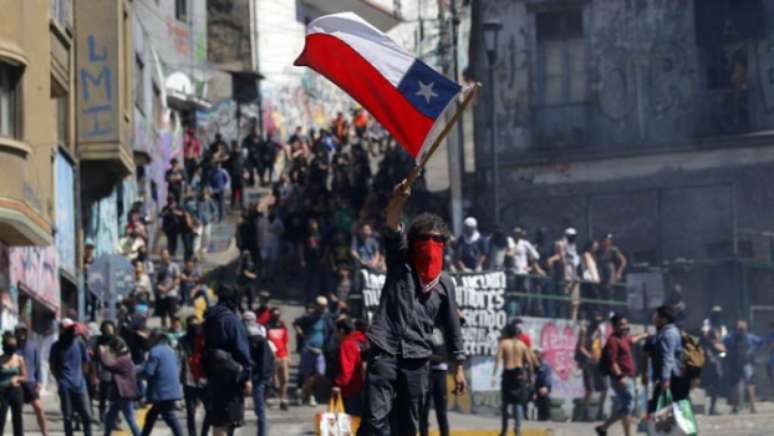 Manifestações, que já adiaram duas rodadas do Campeonato Chileno, suspenderam também partidas entre dias 31/10 e 4/11