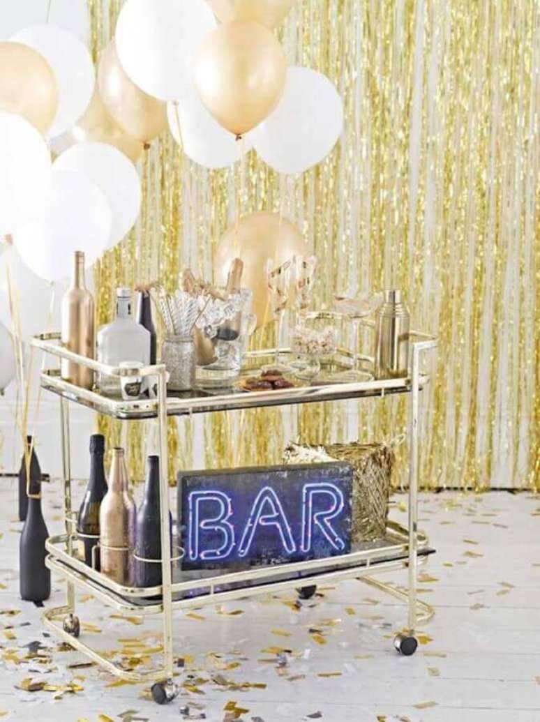 15. O barzinho também é um lugar que merece uma decoração especial para a sua festa de réveillon – Foto: Luise & Fritz