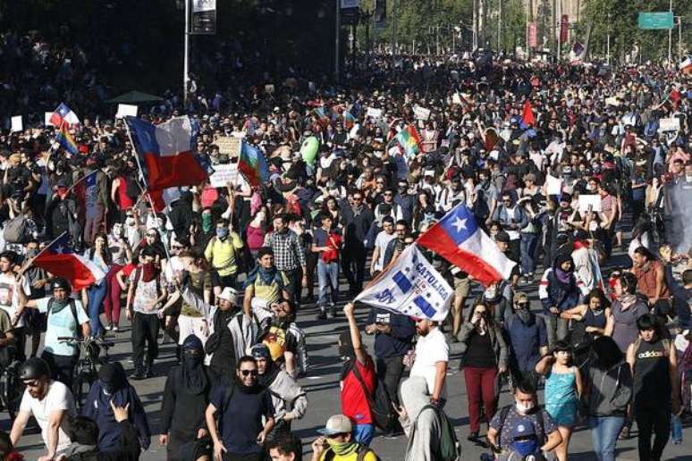 Federação chilena cancela jogos por protestos no país
