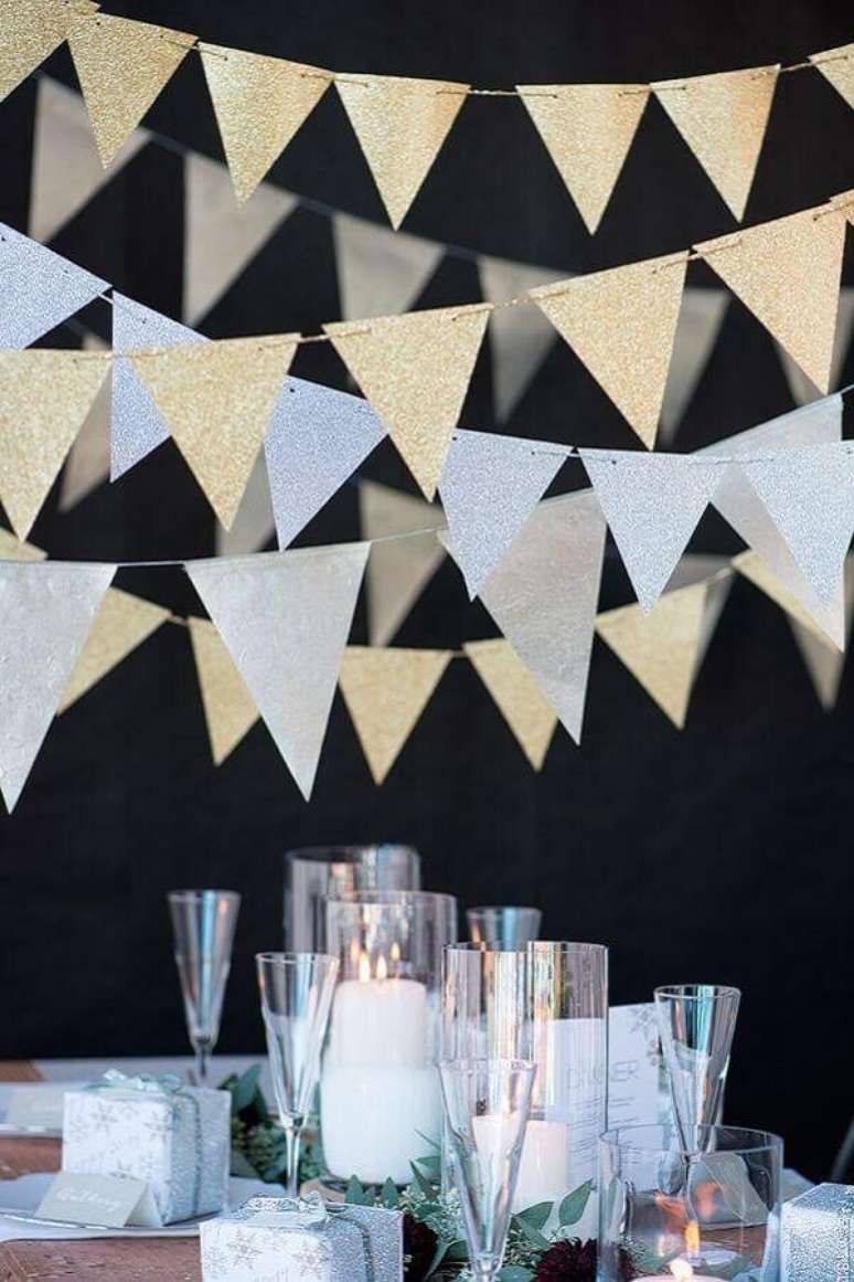 66. Ideia de varal de bandeirinhas para decoração de ano novo – Foto: Party Style