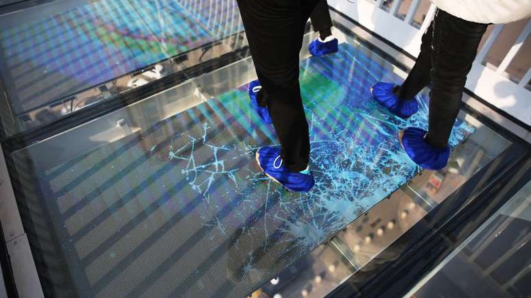 Neste caso, esta ponte na prov&iacute;ncia de Hebei n&atilde;o est&aacute; rachando &mdash; trata-se de um efeito visual; mas j&aacute; houve um caso real do tipo em 2015, na prov&iacute;ncia de Hunan