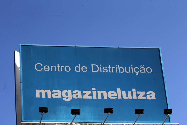 Logotipo do Magazine Luiza em seu centro de log&iacute;stica em Louveira (SP). 24/4/2018. REUTERS/Paulo Whitaker