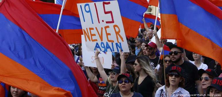 Descendentes de armênios nos EUA lembram genocídio, em abril de 2019