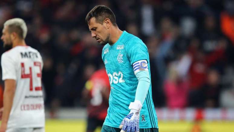 Diego Alves sofreu uma entorse no joelho e é baixa no Flamengo (Foto: Heuler Andrey/DiaEsportivo/Lancepress!)