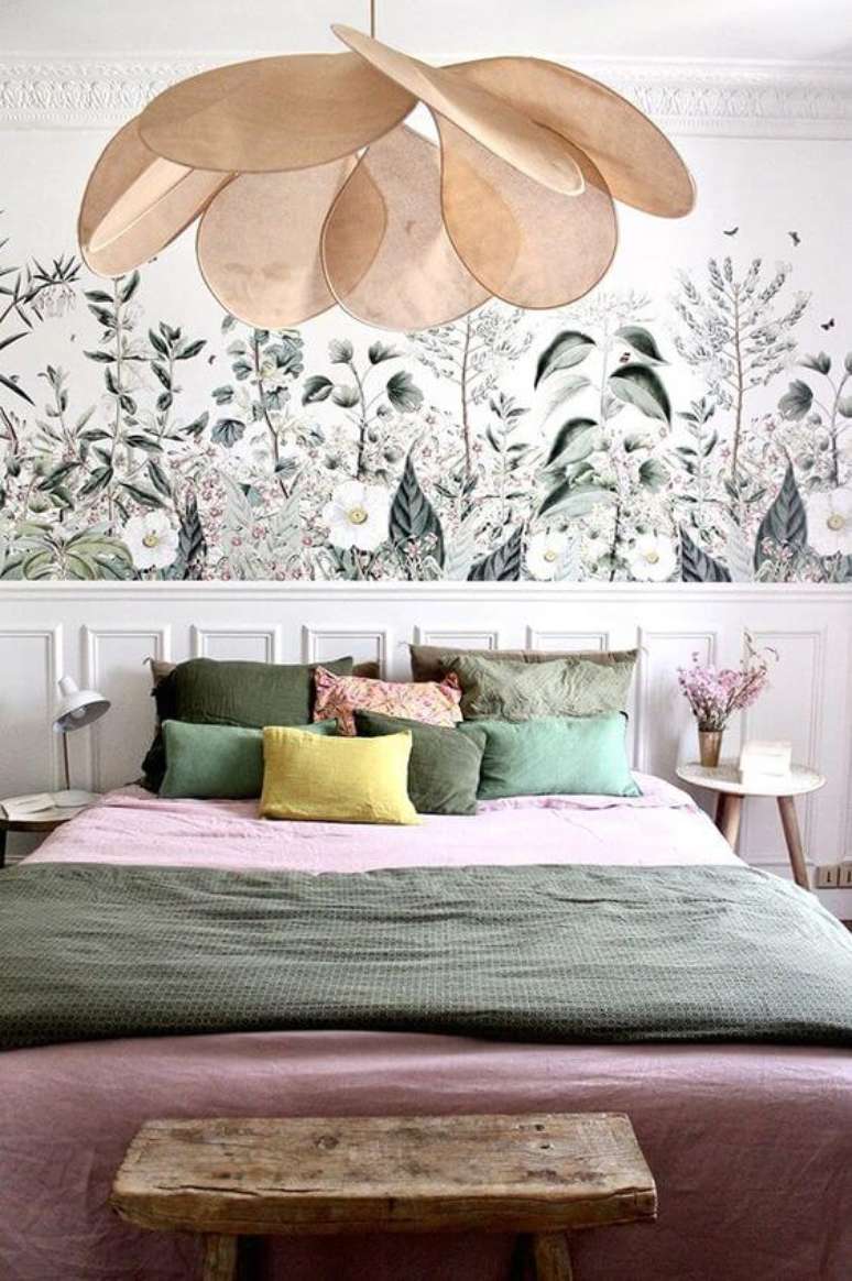 18. Cama arrumada com travesseiros verde – Por: Casa Vogue