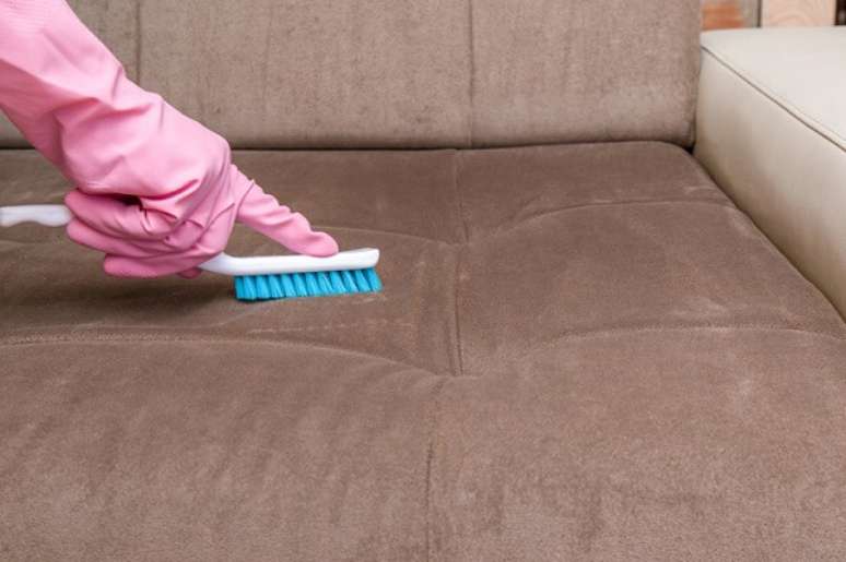 8. Como limpar sofá suede sem danificá-lo. Fonte Pinterest