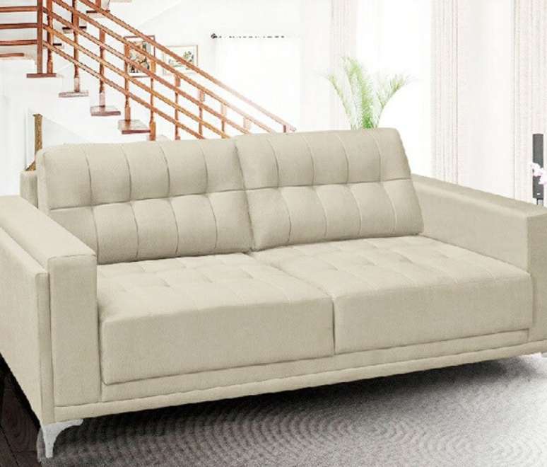 19. Conjunto de sofá suede branco 2 lugares. Fonte: Decorar Estofados