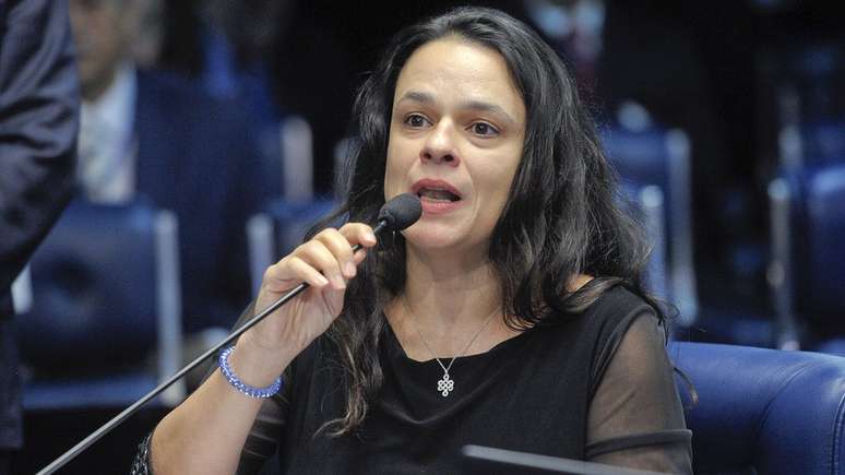 Janaina Paschoal no julgamento do impeachment de Dilma Rousseff em 2016; ela foi eleita deputada estadual em SP com votação recorde