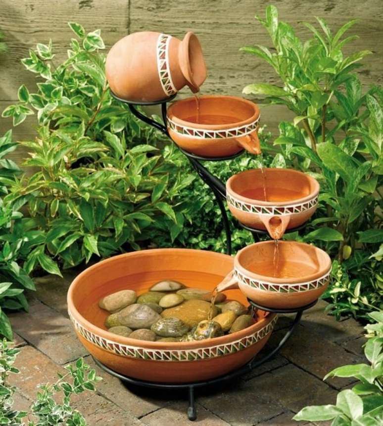 70. As fontes s&atilde;o muito utilizadas na decora&ccedil;&atilde;o de jardim de inverno. Fonte: Pinterest