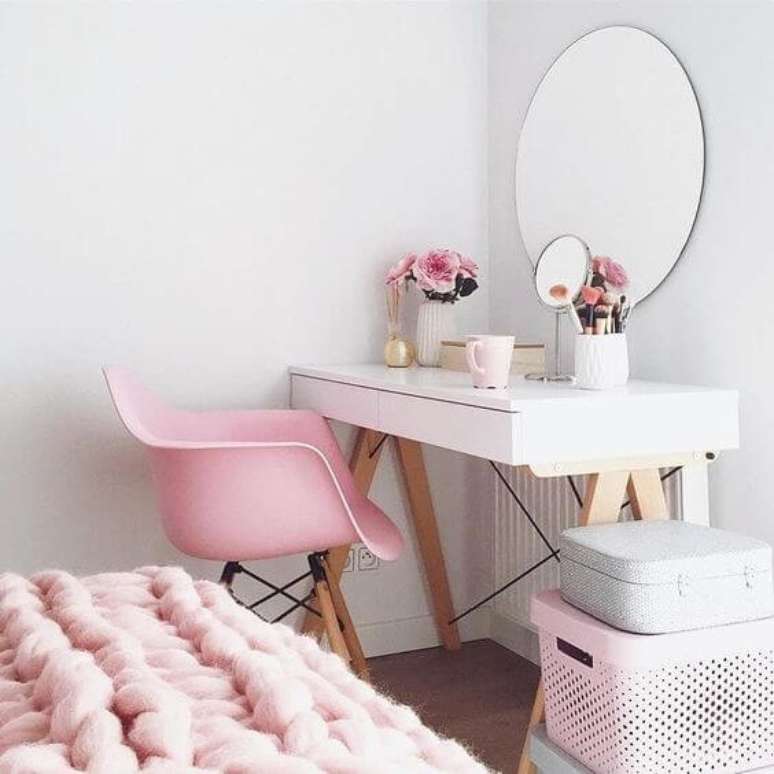 29. Cadeira moderna para quarto feminino para penteadeira – Por: Instagram