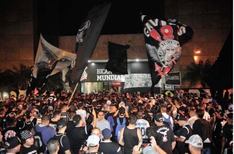 Gaviões da Fiel mostra insatisfação com time do Corinthians (Foto: Djalma Vassão/Gazeta Press)