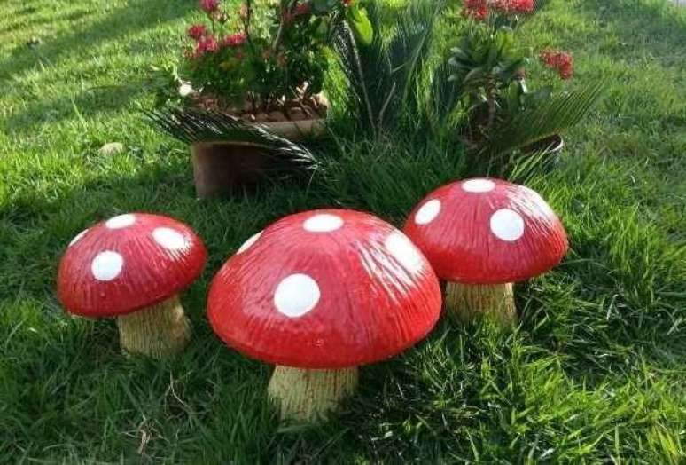 39. Cogumelos podem ser utilizados como enfeites para jardim. Fonte: Decoração de Casa