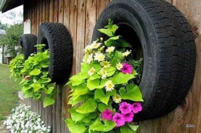 78. Enfeites para jardim feitos com pneus. Fonte: Pinterest