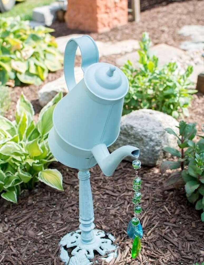 50. Com muita imaginação é possível criar enfeites para jardim ousados. Fonte: Pinterest