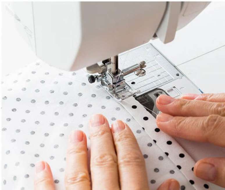 2. Aprenda como fazer guardanapo de tecido para usar em eventos – Por: Revista Artesanato