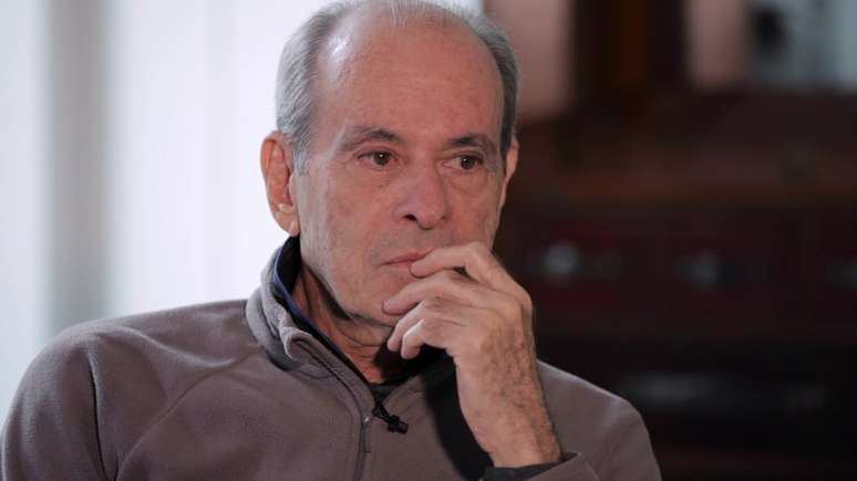 'Temos um presidente que acha que pode determinar a sexualidade das pessoas', diz Ney Matogrosso