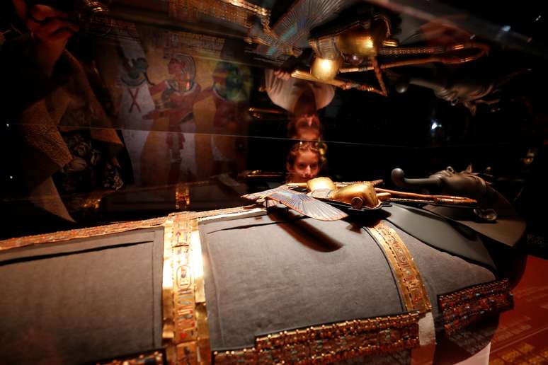 Objetos encontrados na tomba de Tutanc&acirc;mon s&atilde;o apresentados em pr&eacute;via para a m&iacute;dia  de exposi&ccedil;&atilde;o em galeria londrina
01/11/2019
REUTERS/Yara Nardi
