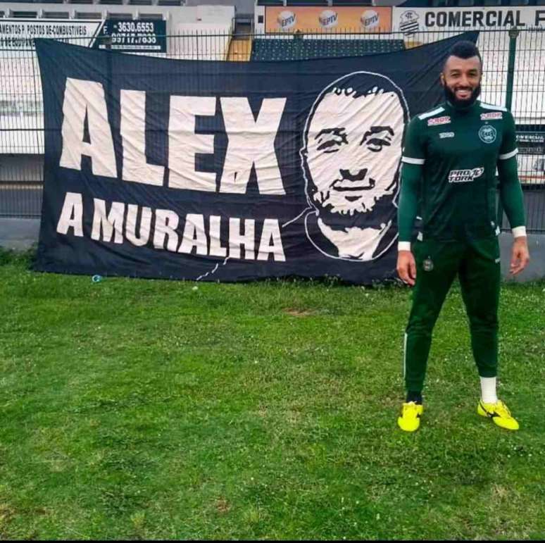 Alex Muralha passou a ter o apelido pela grande atuação contra o Botafogo-SP (Foto:Reprodução)
