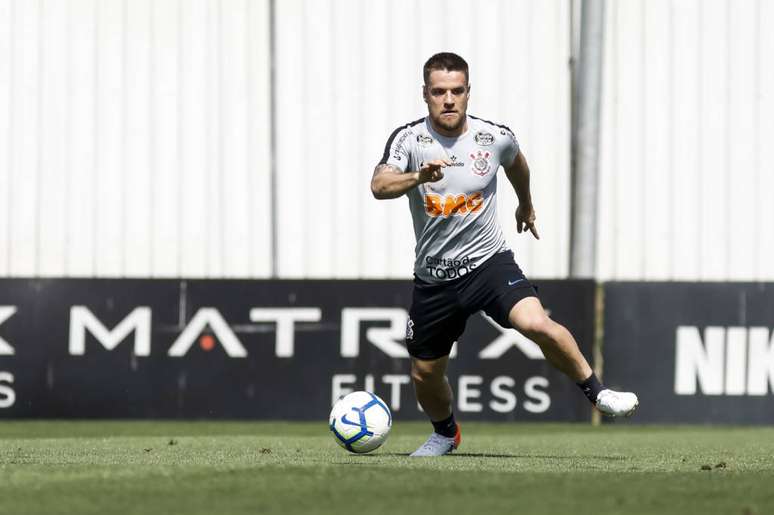 Ramiro vai atuar na ponta direita para Pedrinho jogar no meio (Foto: Rodrigo Gazzanel/Ag. Corinthians)