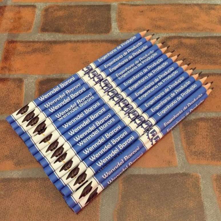 20. L&aacute;pis personalizado de lembrancinhas de formatura &ndash; Por: Designer Torres