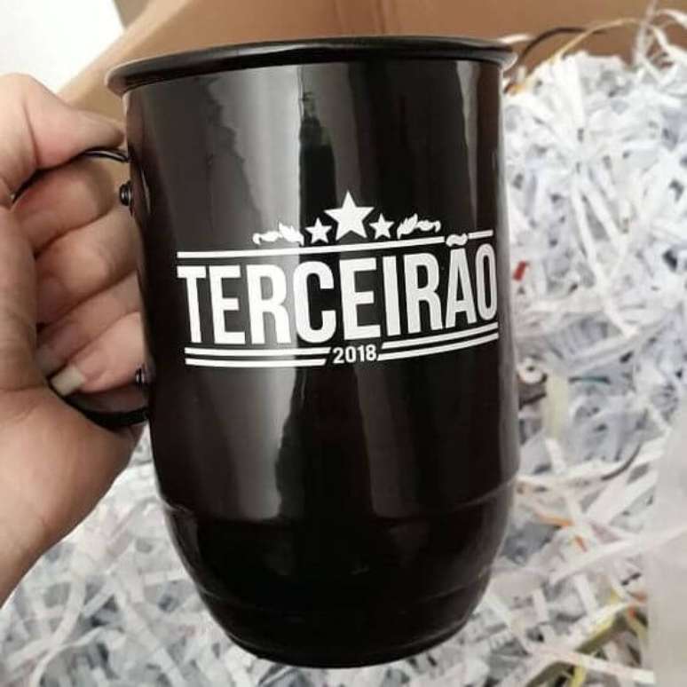 33. Caneca personalizada para formatura do ensino m&eacute;dio &ndash; Por: Pinterest