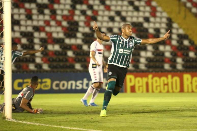 Rodrigão chegou aos 13 gols marcados na Série B (Foto: Divulgação/Coritiba)