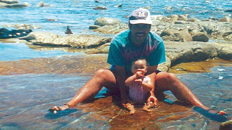 Miché, então com oito meses, com Michael, que acreditava ser seu pai biológico