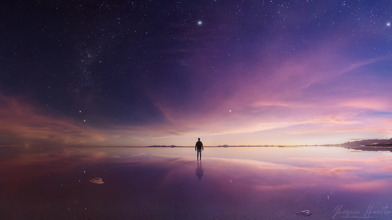 Panorâmica durante o crepúsculo no Salar de Uyuni, na Bolívia