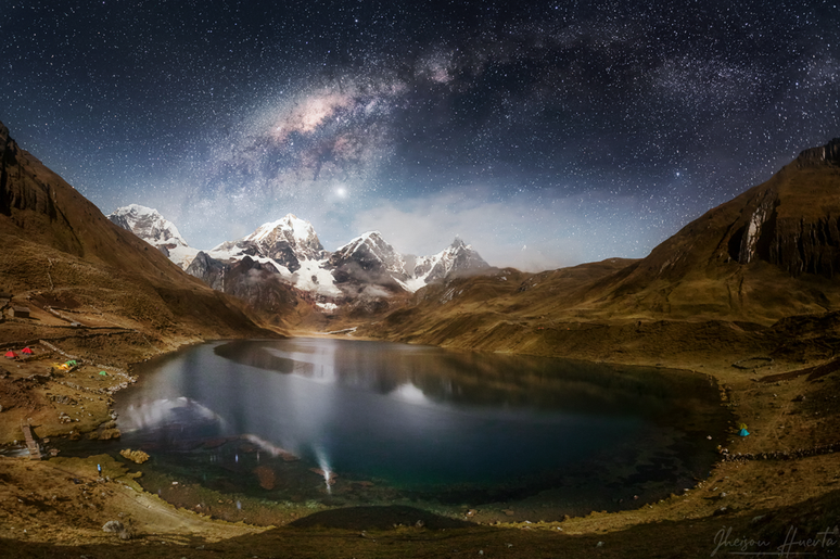 Laguna Carhuacocha, na cordilheira Huayhuash, na região de Huánuco, no Peru.