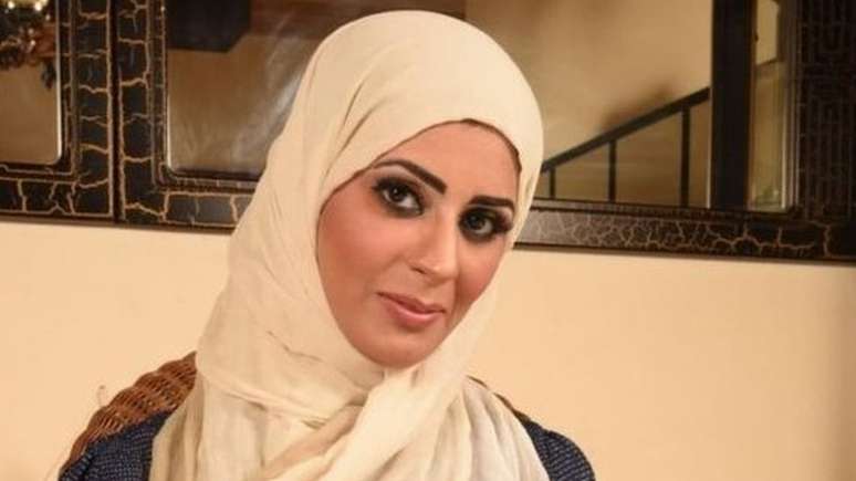 Psiquiatra Amal al-Hamid oferece aconselhamento para noivos antes da noite de n&uacute;pcias