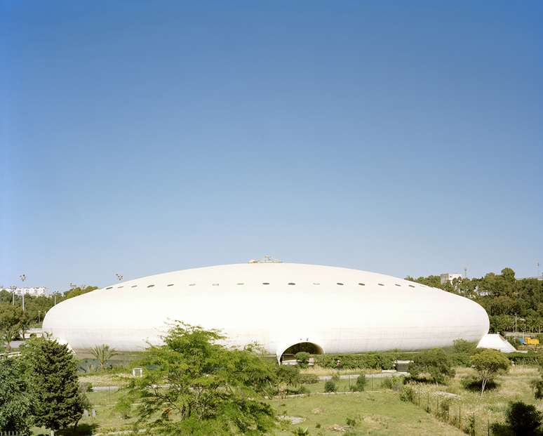 La Coupole (A C&uacute;pula), Parque Ol&iacute;mpico, Algiers. Constru&iacute;da para sediar os Jogos do Mediterr&acirc;neo, em 1975: 'para Niemeyer, a grande arquitetura tinha de ter surpresa. E essa obra n&atilde;o se parecia com nada do que existia na Arg&eacute;lia p&oacute;s-colonial'