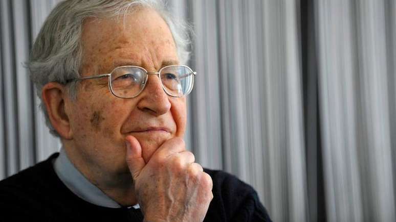 Teoria de Everett difere da de Noam Chomsky