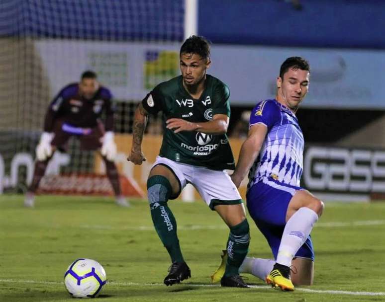 Goiás derrotou o Avaí por 2 a 0 com os dois gols saindo nos acréscimos do segundo tempo da partida no Serra Dourada