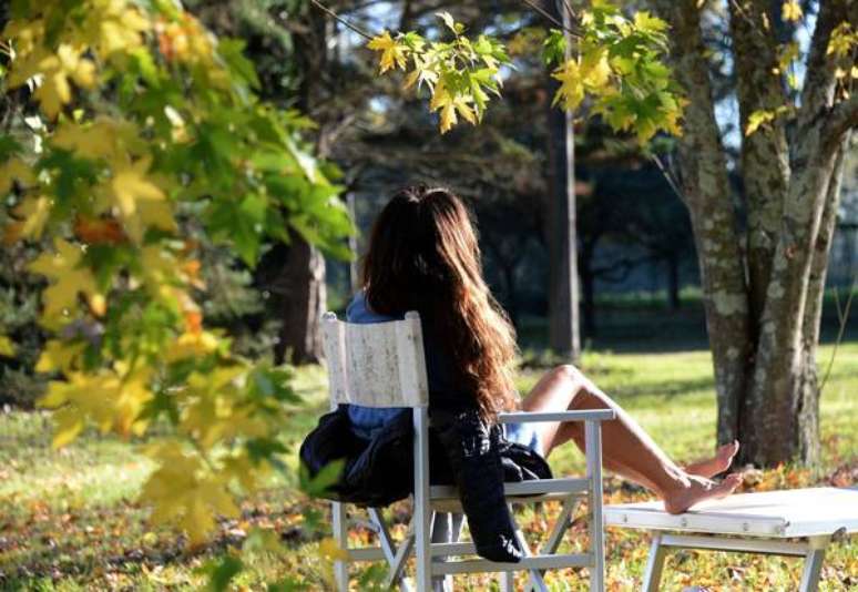 Turista em um hotel rural de Siena: a Toscana é líder em agriturismo na Itália