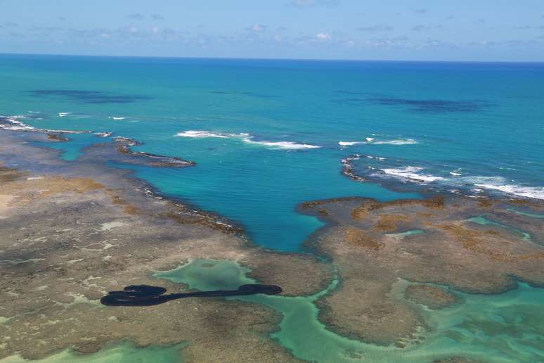 Mancha de óleo em praia de Peroba em Maragogi, Alagoas
17/10/2019
REUTERS/Diego Nigro