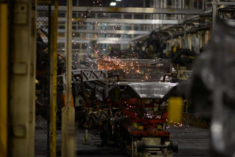 Bra&ccedil;os rob&oacute;ticos em f&aacute;brica de autom&oacute;veis da Nissan Motor Co em Smyrna, Tennessee, EUA. 23/08/2018. REUTERS/William DeShazer
