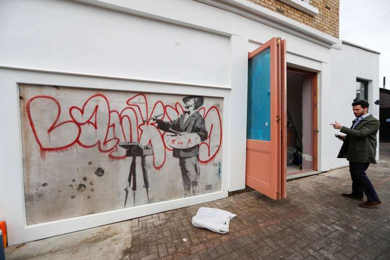 Mural de Banksy em prédio de Notting Hill, em Londres
04/11/2019
REUTERS/Yara Nardi